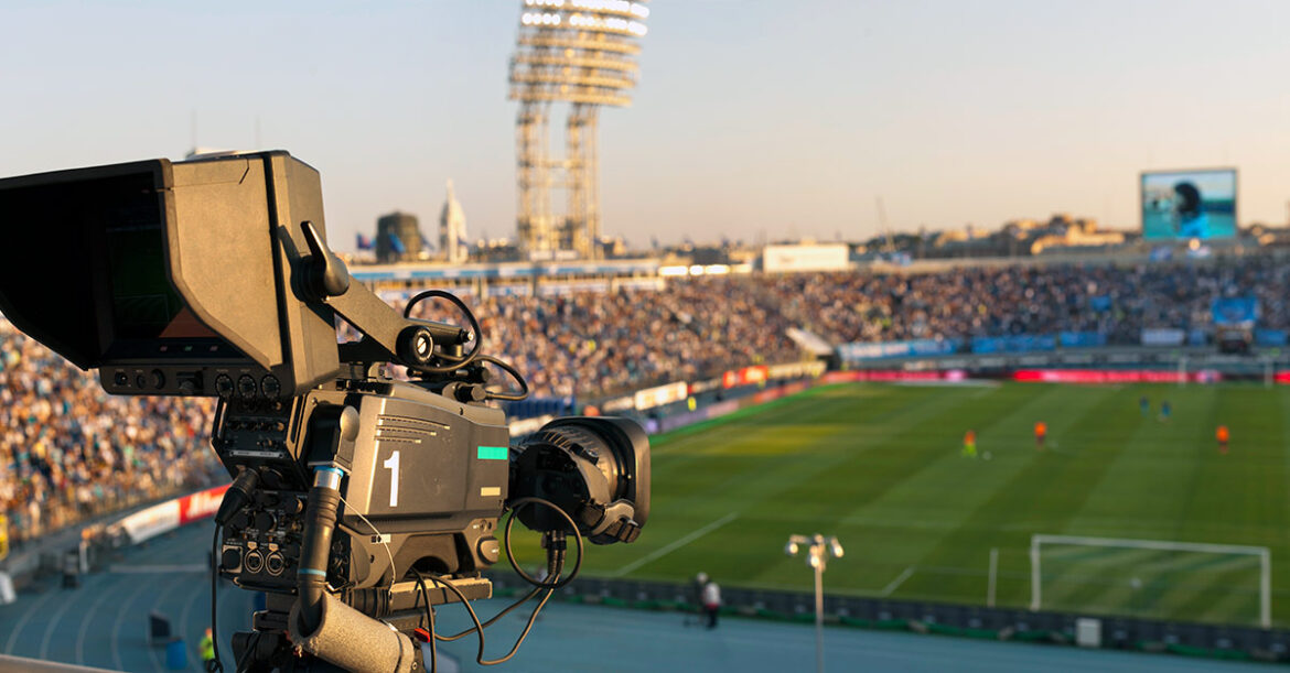 Navigating the New Wave of Sports Broadcasting: A Dive into Sports Broadcasting