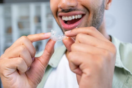 A Cosmetic Dentist in London Explains 6 Ways Clear Aligners Improve Oral Health